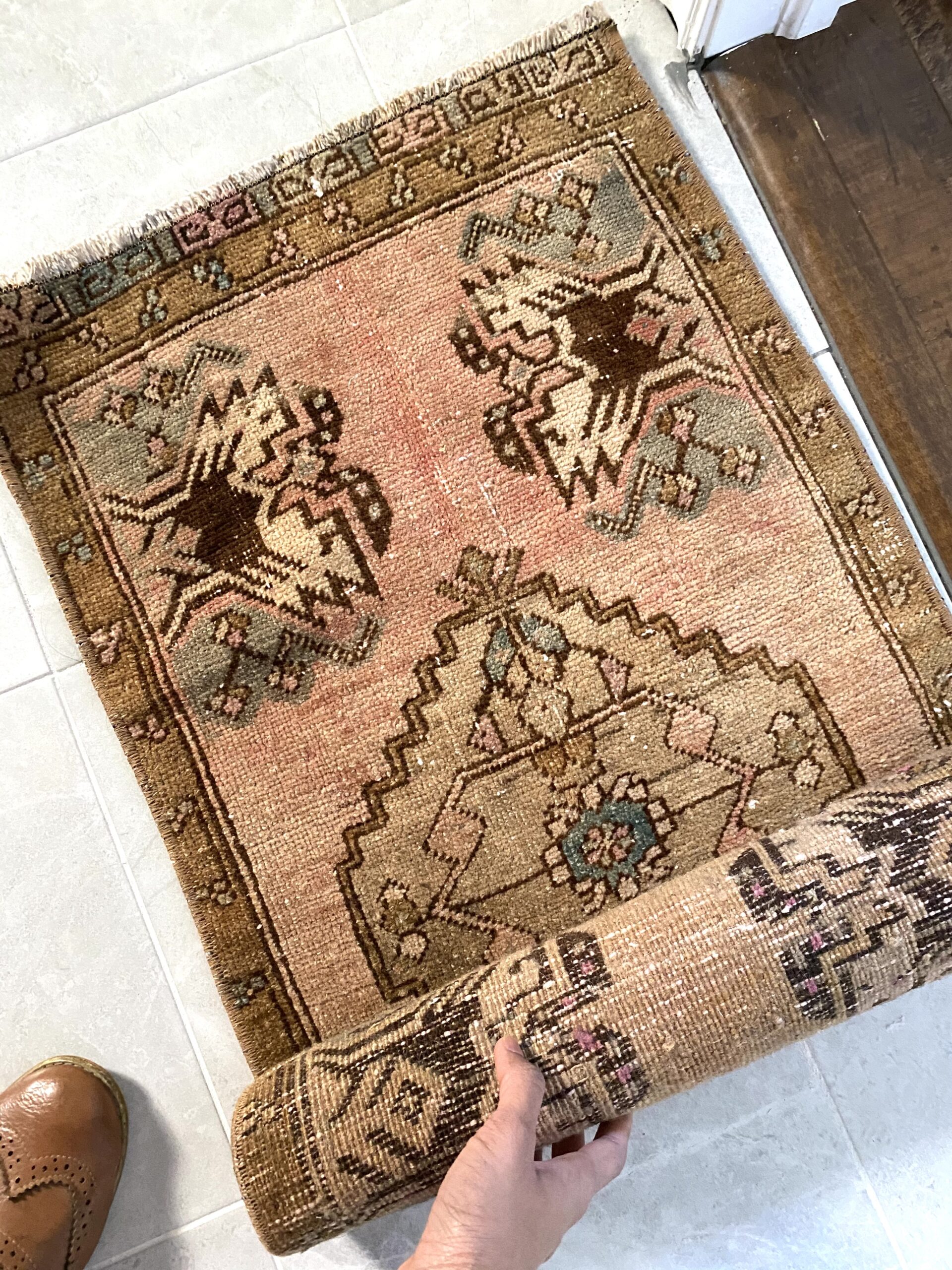 https://handpickedartifacts.com/wp-content/uploads/2021/02/Vintage-Turkish-Small-Rug-Wool-Rug-Mini-Carpet-Medallion-Pattern-Peach-Colour-3-scaled.jpeg
